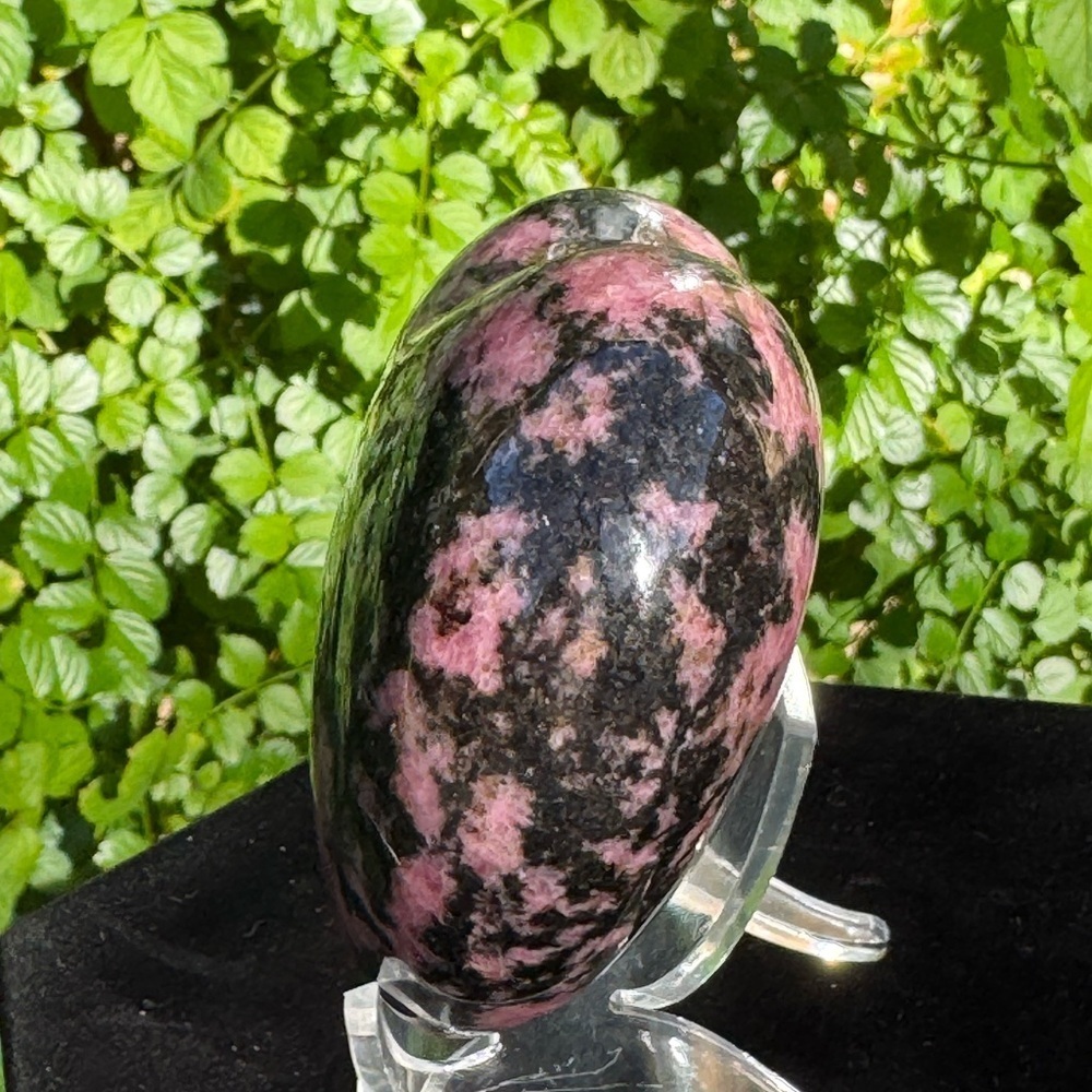 Rhodonite heart 1.1lbs. - Picture 3 of 4
